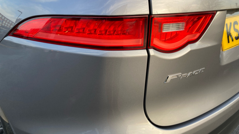 Jaguar F-Pace 2.0 [250] Chequered Flag 5dr Auto AWD Petrol Estate